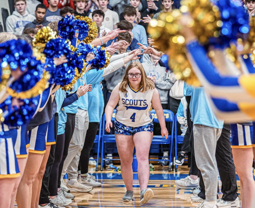 Lilly Stauffer entering the court, courtesy of Arjan Jawanda